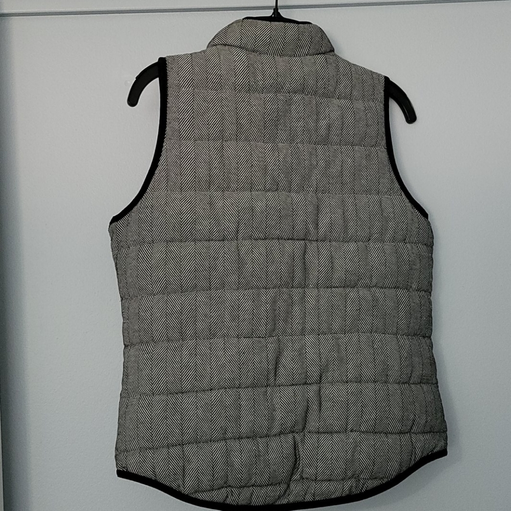 Black and Grey Puffer Vest - Picture 4 of 4